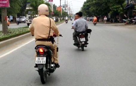Công khai clip cảnh sát giao thông bắn dân ảnh 1