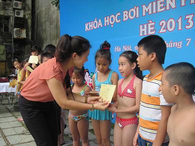 Hơn 2.000 trẻ em được học bơi miễn phí ảnh 3