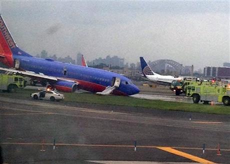 Tiêu điểm - Sân bay Mỹ đóng cửa sau khi máy bay cắm đầu xuống đất