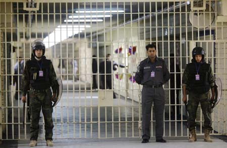 Đánh bom kinh hoàng, 500 tù nhân Al Qaeda vượt ngục ảnh 1