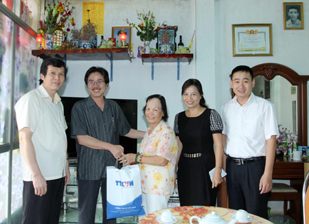 Thông tấn xã Việt Nam tri ân nhân Ngày Thương binh - Liệt sỹ ảnh 1