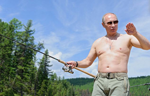 Putin trổ tài câu cá chó 21kg ảnh 2
