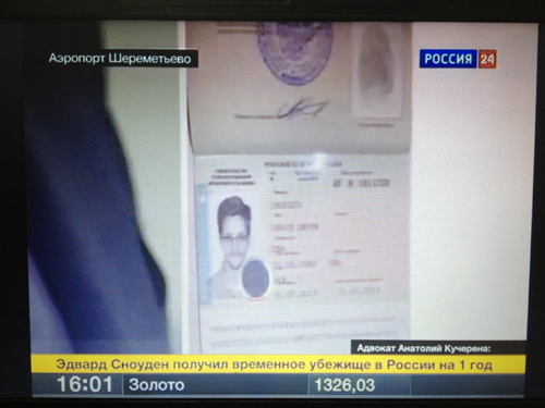 Báo Nga bình luận việc trao qui chế tạm trú cho Snowden ảnh 1