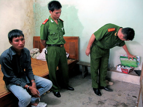 Bắt đối tượng vận chuyển gỗ quý ở Hà Giang ảnh 4