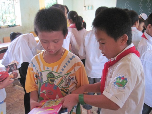Mang ngày hội đọc sách đến với học sinh nghèo ảnh 4