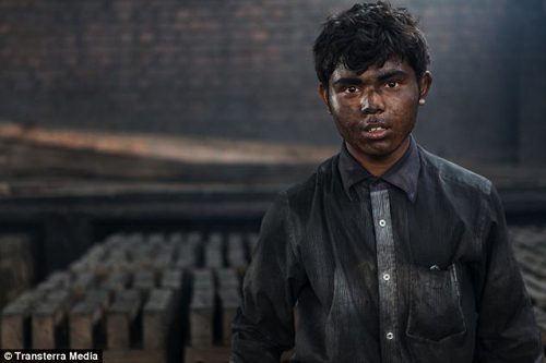 Những lò gạch 'khổ sai' ở Bangladesh ảnh 9