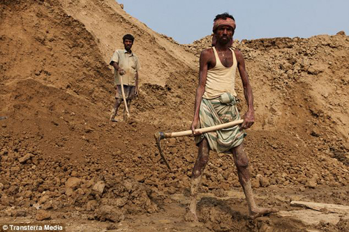 Những lò gạch 'khổ sai' ở Bangladesh ảnh 6