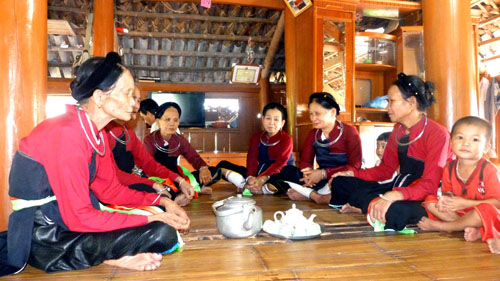 Về làng văn hóa dân tộc Cao Lan ảnh 1