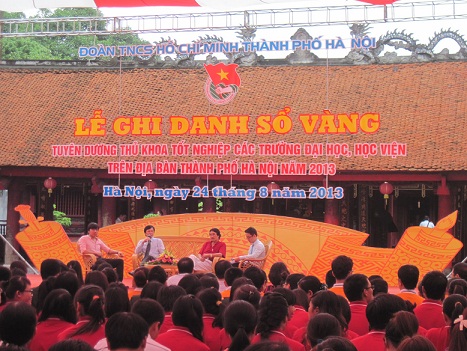 'Giáo sư Xoay' giao lưu với thủ khoa về mạng xã hội ảnh 1