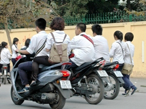 Kiên quyết xử lý thanh thiếu niên vi phạm luật giao thông ảnh 2