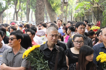 Dòng người nghẹn ngào viếng nhà riêng Đại tướng ảnh 6