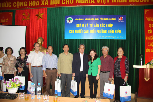 Quan tâm chăm sóc sức khỏe người cao tuổi là việc cộng đồng nên làm