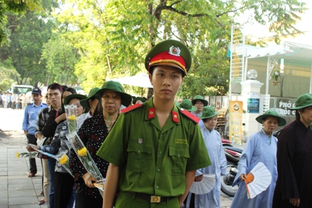 Toàn dân thương tiếc Đại tướng ảnh 6