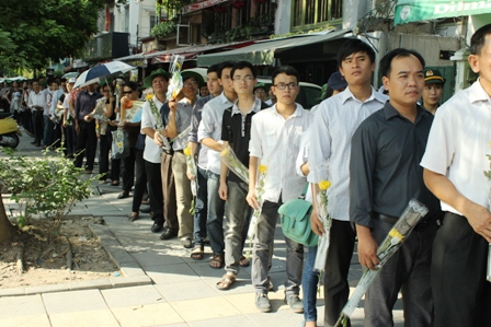 Toàn dân thương tiếc Đại tướng ảnh 16