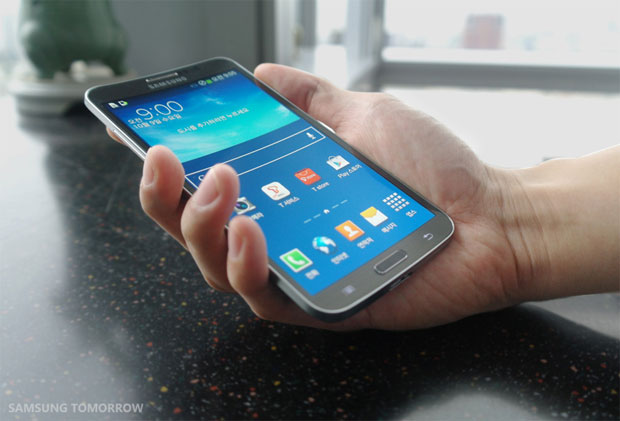 Samsung giới thiệu smartphone màn hình cong ảnh 1
