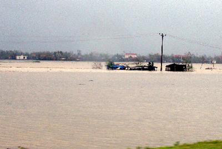 Hoàn lưu bão số 11 gây nhiều thiệt hại ở Nghệ An