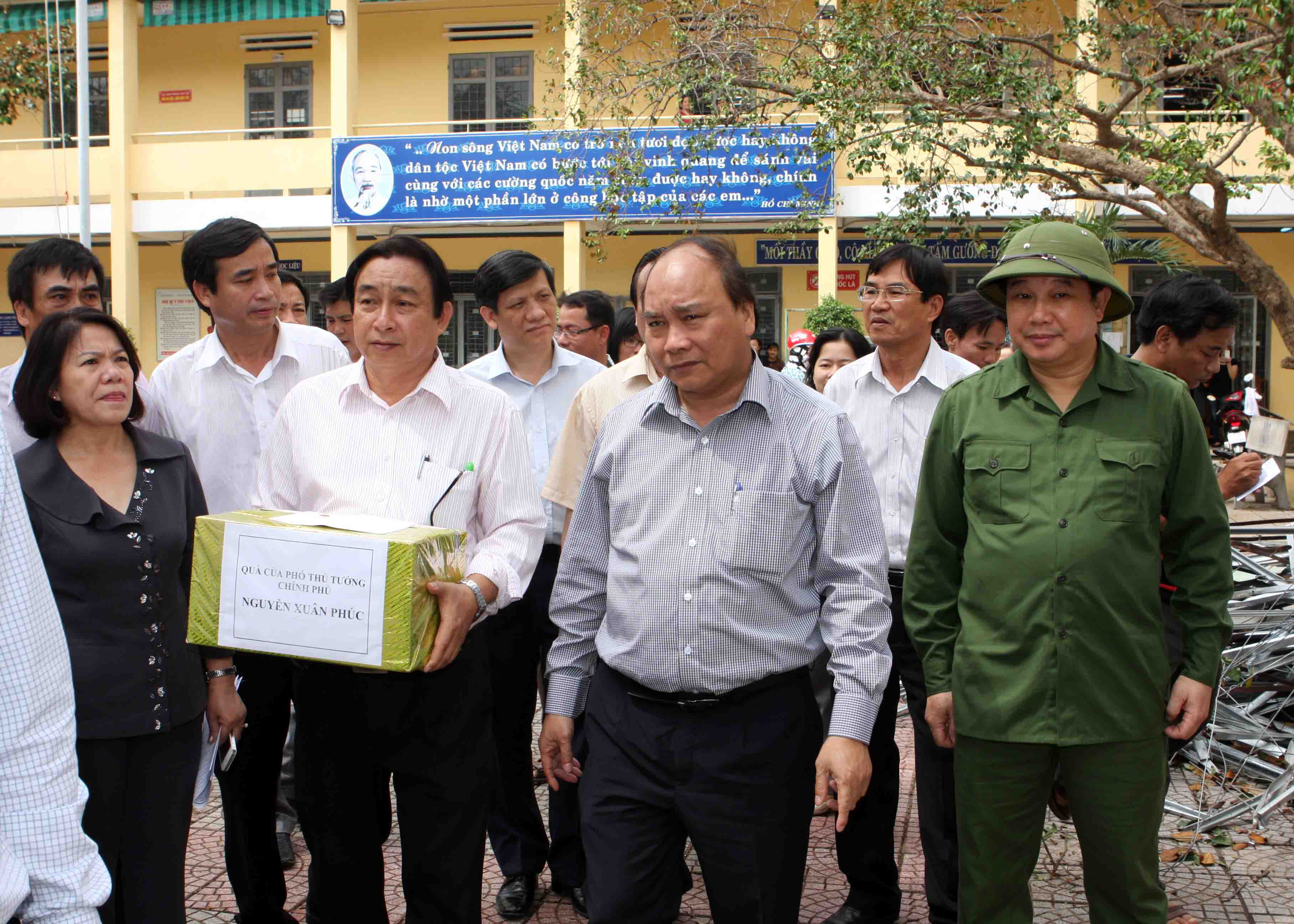 Học sinh Đà Nẵng đi học lại sau ảnh hưởng bão lũ ảnh 1