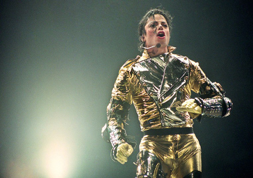 Michael Jackson vẫn kiếm bộn tiền khi... đã chết