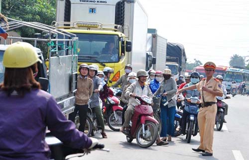 Quảng Ngãi: Làm rõ vụ tụ tập gây ách tắc giao thông tại quốc lộ 1