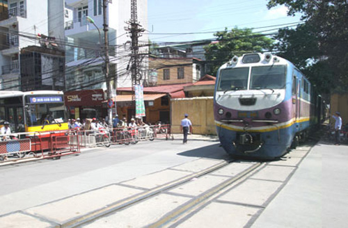 Nỗi lo chắn tàu gây ùn tắc ảnh 1