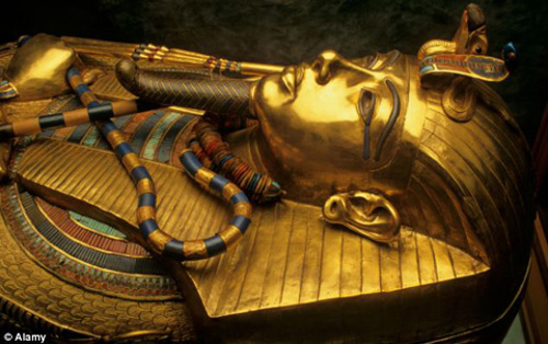 Pharaoh Tutankhamun bị chiến xa cán chết ảnh 1