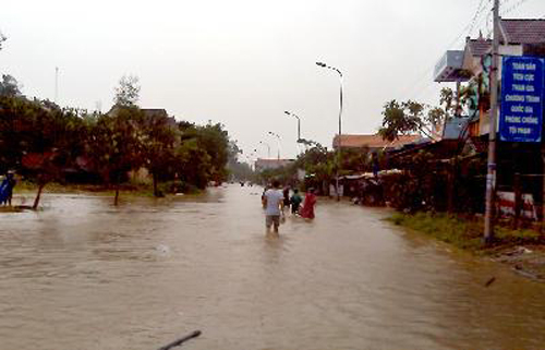 Lũ dâng ngập nặng Nam Trung Bộ ảnh 2