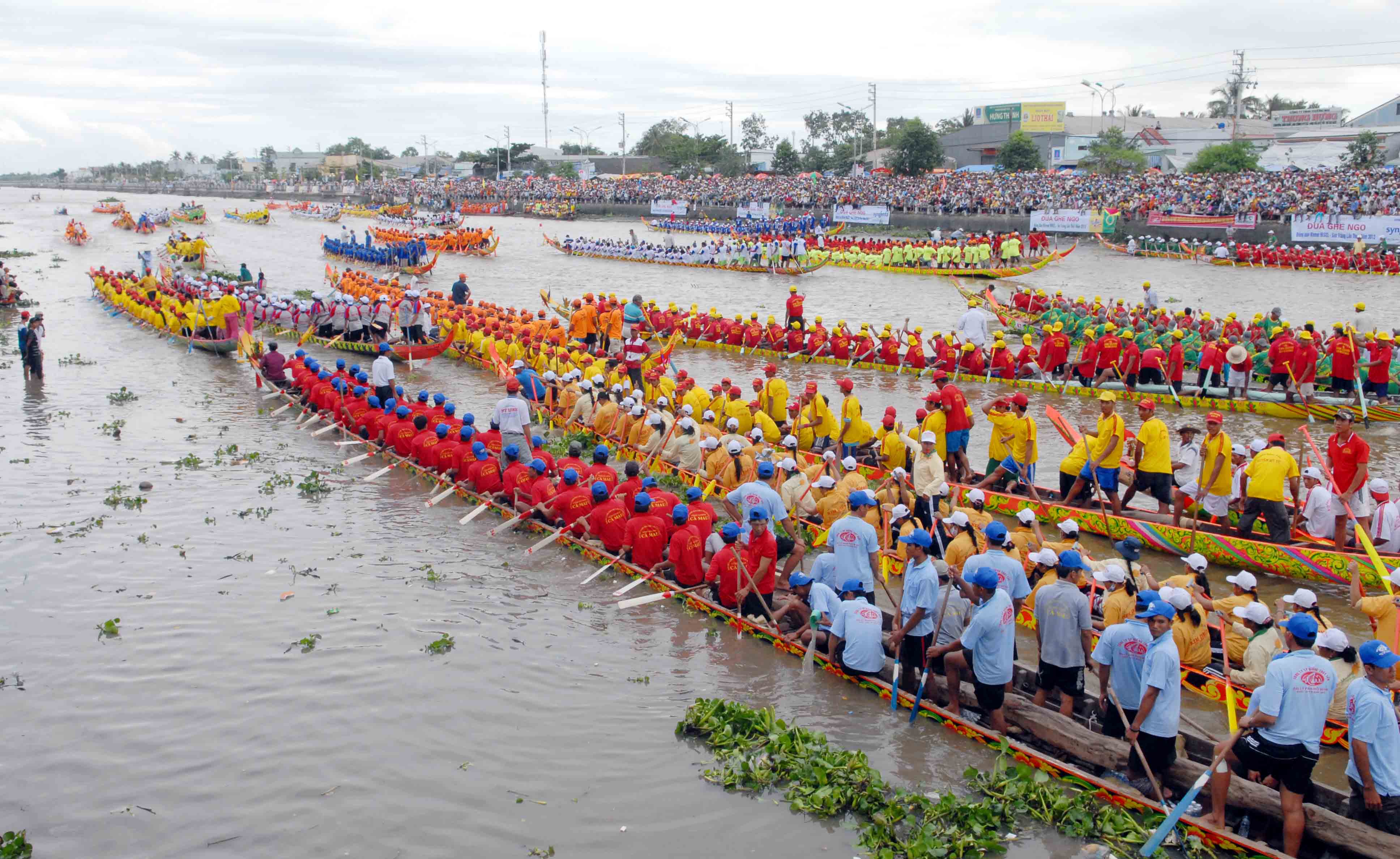 Đặc sắc đua ghe Ngo đồng bào Khmer baotintuc.vn