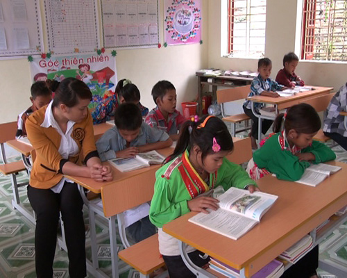 Chuyện “kéo” chữ ở Huổi Van ảnh 1