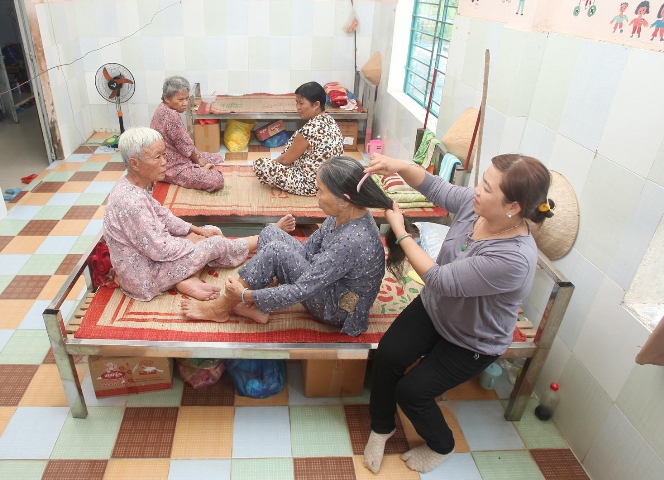 Việt Nam đang 'già hóa dân số' rất nhanh ảnh 1