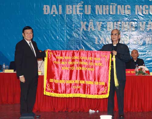 Đồng bào Công giáo thi đua yêu nước ảnh 1
