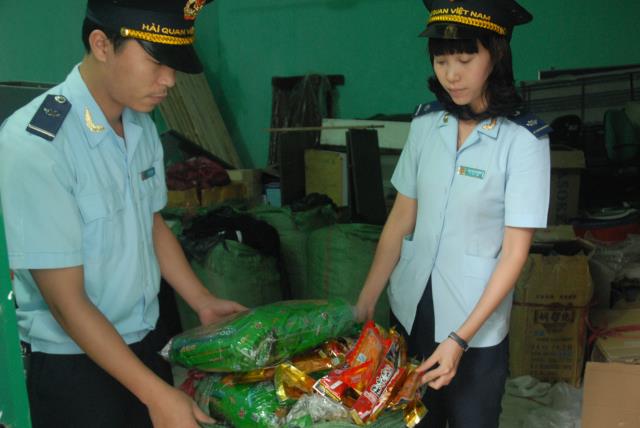 Buôn lậu qua biên giới Lào Cai 'nóng' cuối năm ảnh 1