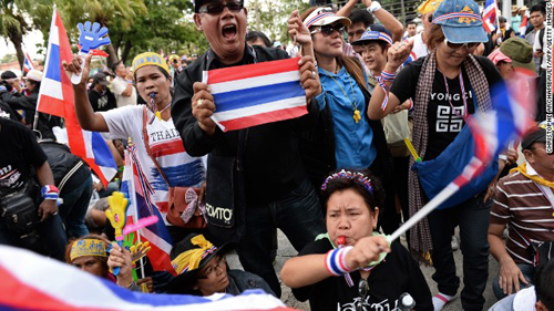 Hầm hập biểu tình ở Bangkok ảnh 2