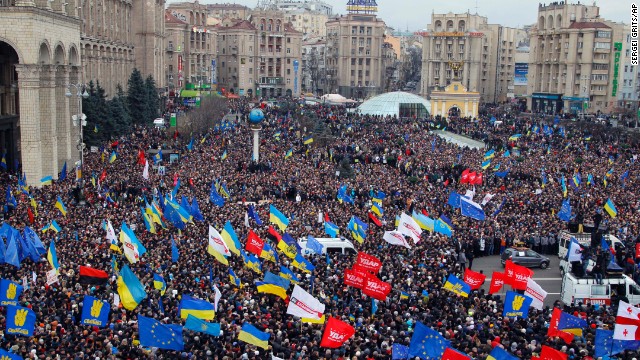 Người biểu tình Ukraine và phóng viên ăn gậy cảnh sát ảnh 10