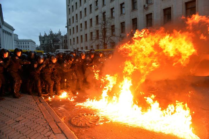 Ukraine bác tin điều xe tăng về thủ đô ảnh 1