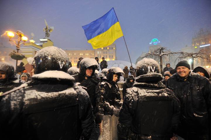Cảnh sát Ukraine ra tay với người biểu tình ở quảng trường Độc lập ảnh 1