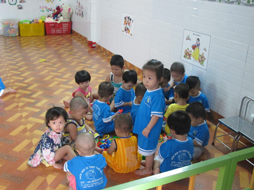 Báo động tình trạng bảo mẫu bạo hành trẻ em ảnh 1