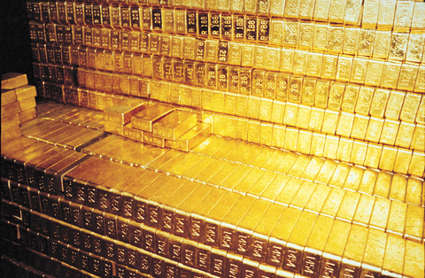 Giá vàng giảm, dầu tăng sau quyết định rút bớt QE3 của FED ảnh 1