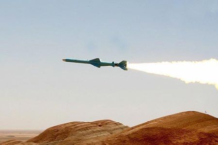 Iran thử thành công tên lửa tầm bắn 200 km ảnh 1