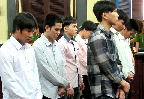 Tử hình kẻ cầm đầu băng côn đồ chém người cướp xe máy ảnh 1