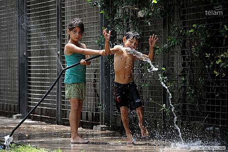 Argentina: Công chức nghỉ Tết sớm do nắng nóng ảnh 1