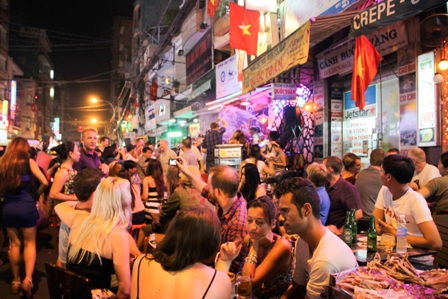 TP Hồ Chí Minh: Tấp nập các khu vui chơi, giải trí