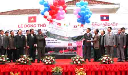 Việt Nam giúp Lào xây dựng Đài tiếp sóng Truyền hình- Phát thanh ảnh 2