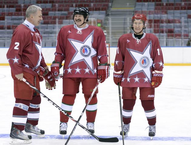 Ông Putin và Tổng thống Belarus đấu khúc côn cầu tại Sochi