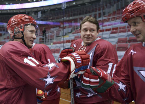 Ông Putin và Tổng thống Belarus đấu khúc côn cầu tại Sochi