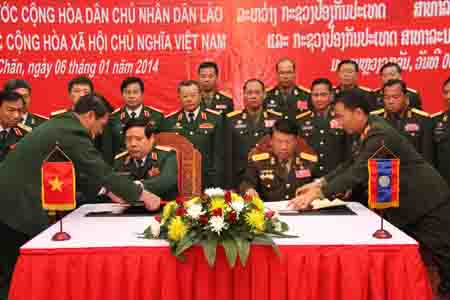 Đoàn đại biểu cấp cao Bộ Quốc phòng Việt Nam thăm Lào ảnh 2