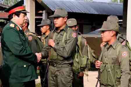 Đoàn đại biểu cấp cao Bộ Quốc phòng Việt Nam thăm Lào ảnh 3