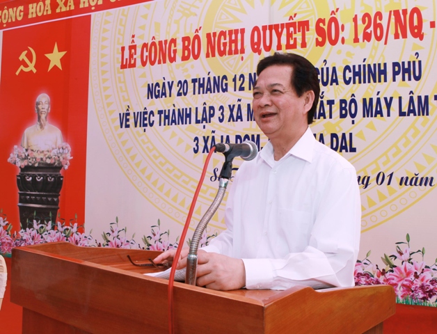 Thủ tướng Nguyễn Tấn Dũng thăm huyện Sa Thầy, tỉnh Kon Tum ảnh 1