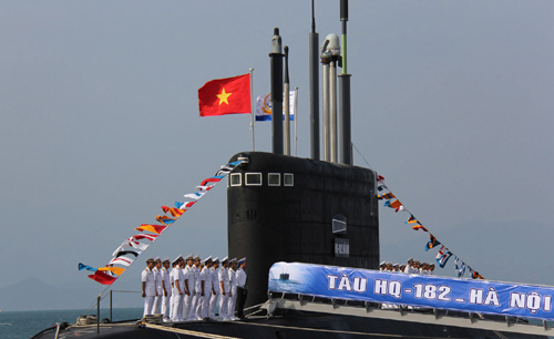 Lễ tiếp nhận và thượng cờ trên tàu ngầm Hà Nội ảnh 1