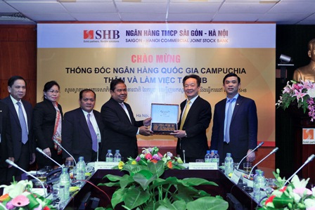 Thống đốc Ngân hàng Quốc gia Campuchia thăm và làm việc tại SHB ảnh 1
