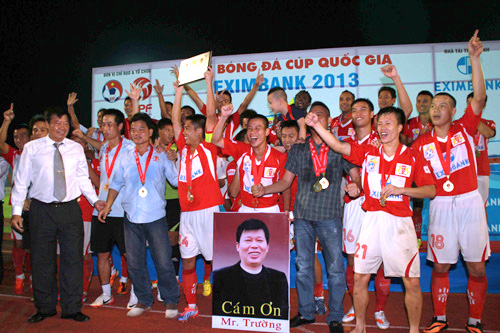 Ngập ngừng thưởng Tết ở V-League ảnh 1